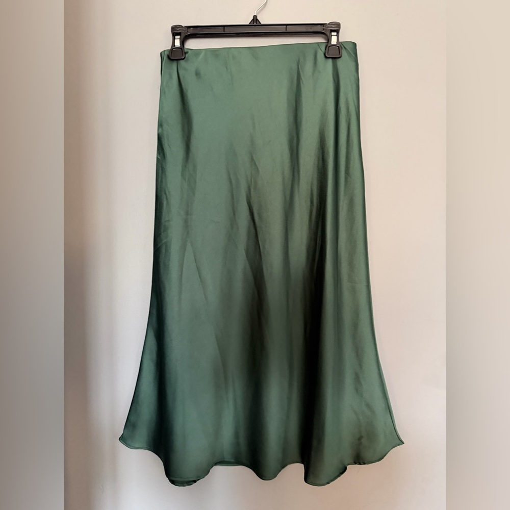 Chic Satin Maxi Skirt in Forest Green